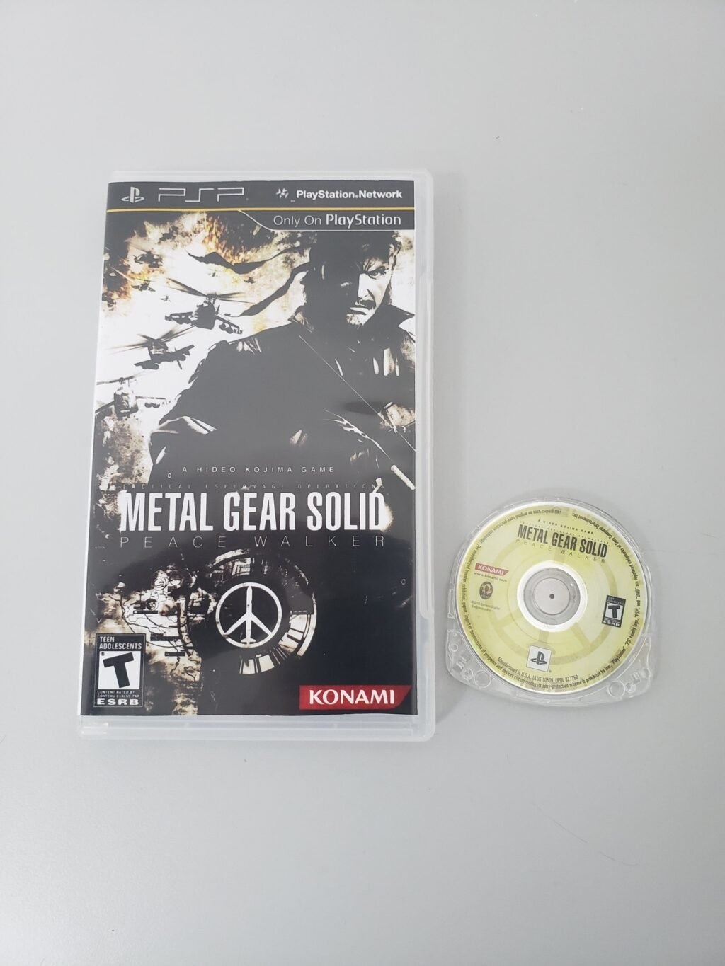 JOGO PSP - METAL GEAR SOLID: PEACE WALKER (USA)