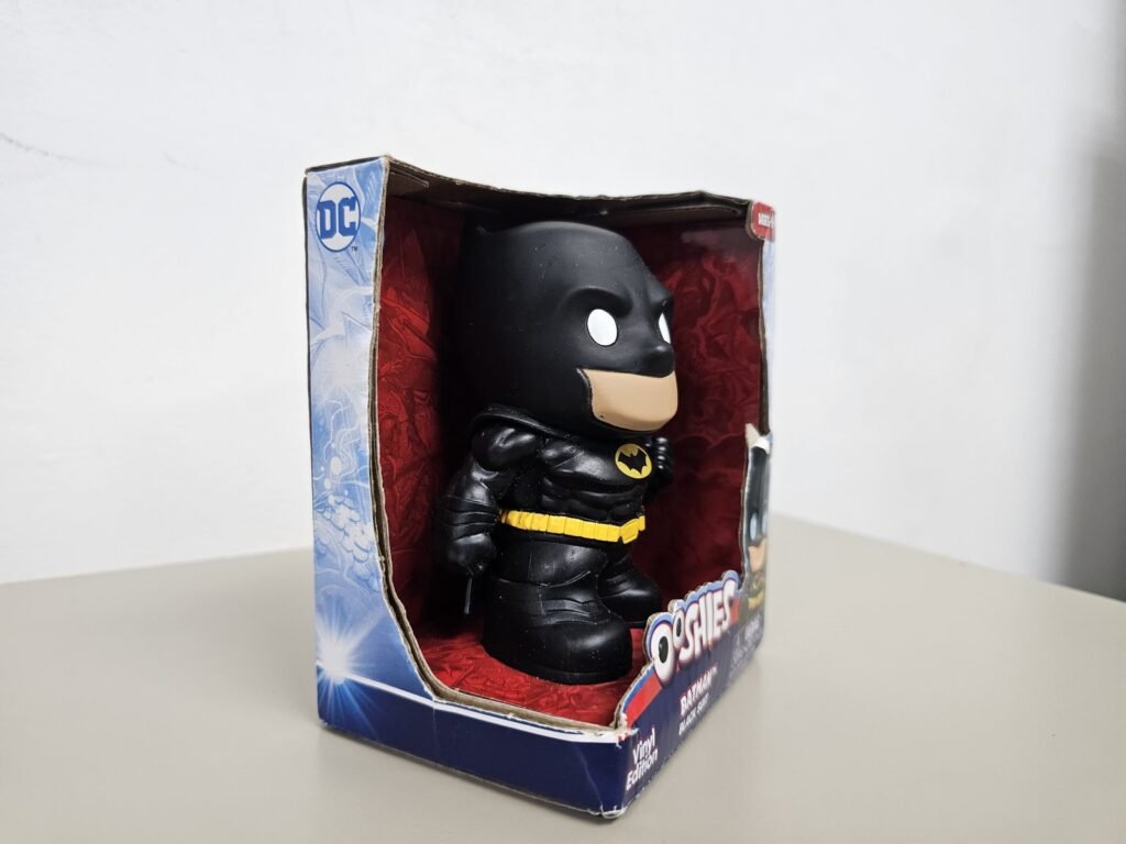 BONECO OOSHIES VINYL EDITION BATMAN BLACK SUIT