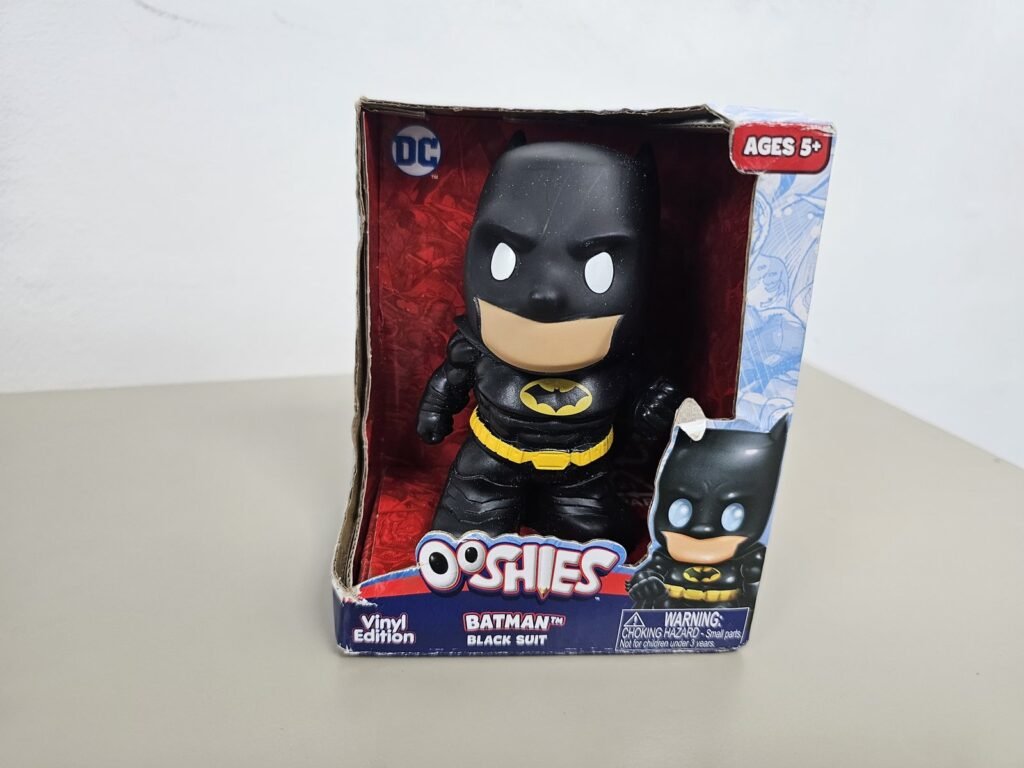 BONECO OOSHIES VINYL EDITION BATMAN BLACK SUIT - Image 2