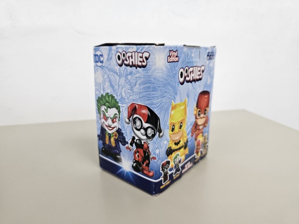 BONECO OOSHIES VINYL EDITION BATMAN BLACK SUIT - Image 3