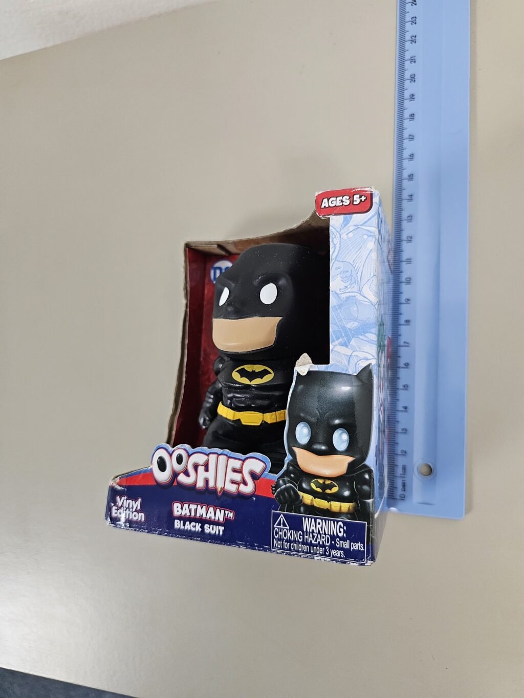 BONECO OOSHIES VINYL EDITION BATMAN BLACK SUIT - Image 4
