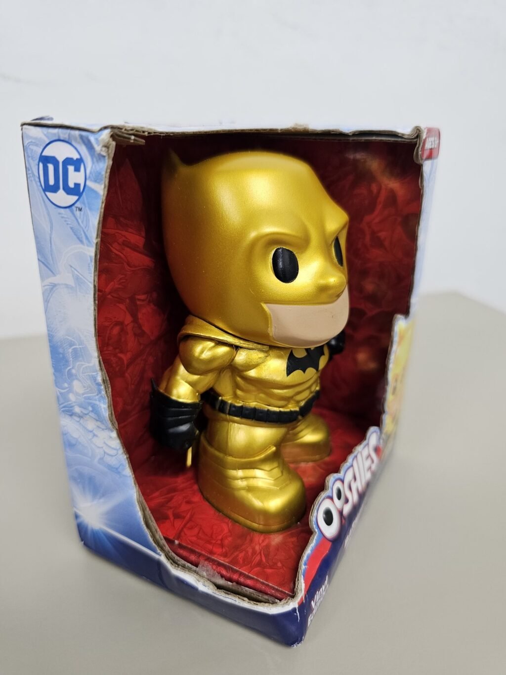 BONECO OOSHIES VINYL EDITION BATMAN GOLDEN NA CAIXA - Image 2