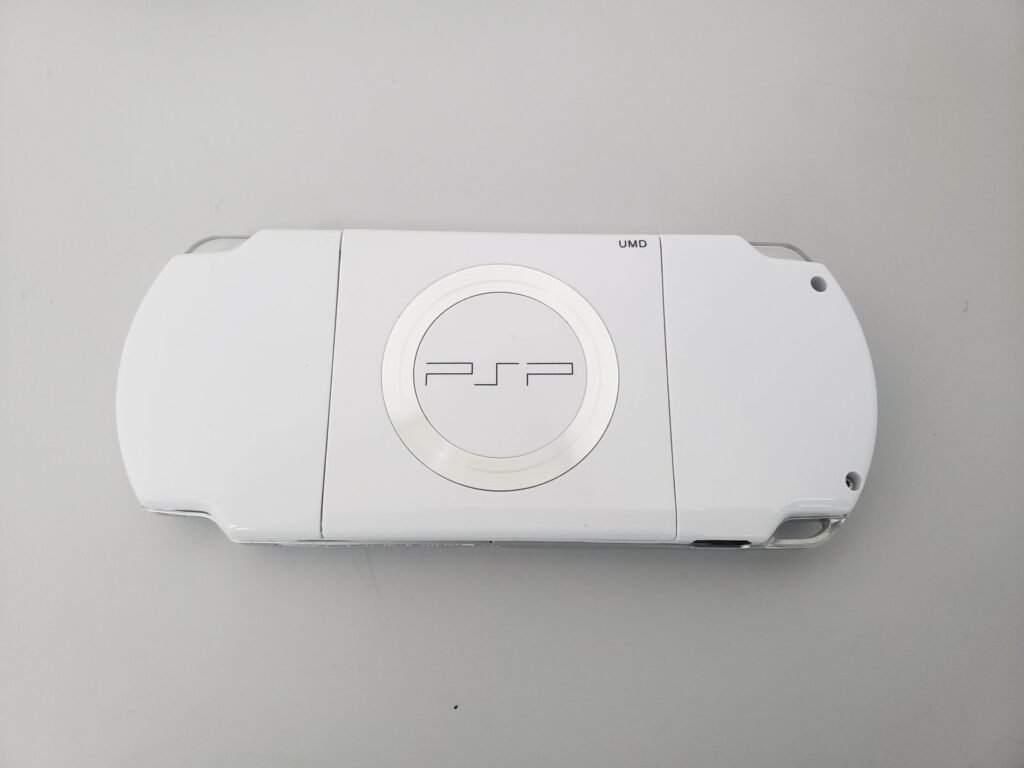 PSP 2000 BRANCO DESBLOQUEADO + CARREGADOR + SDCARD 16 GB - Image 3