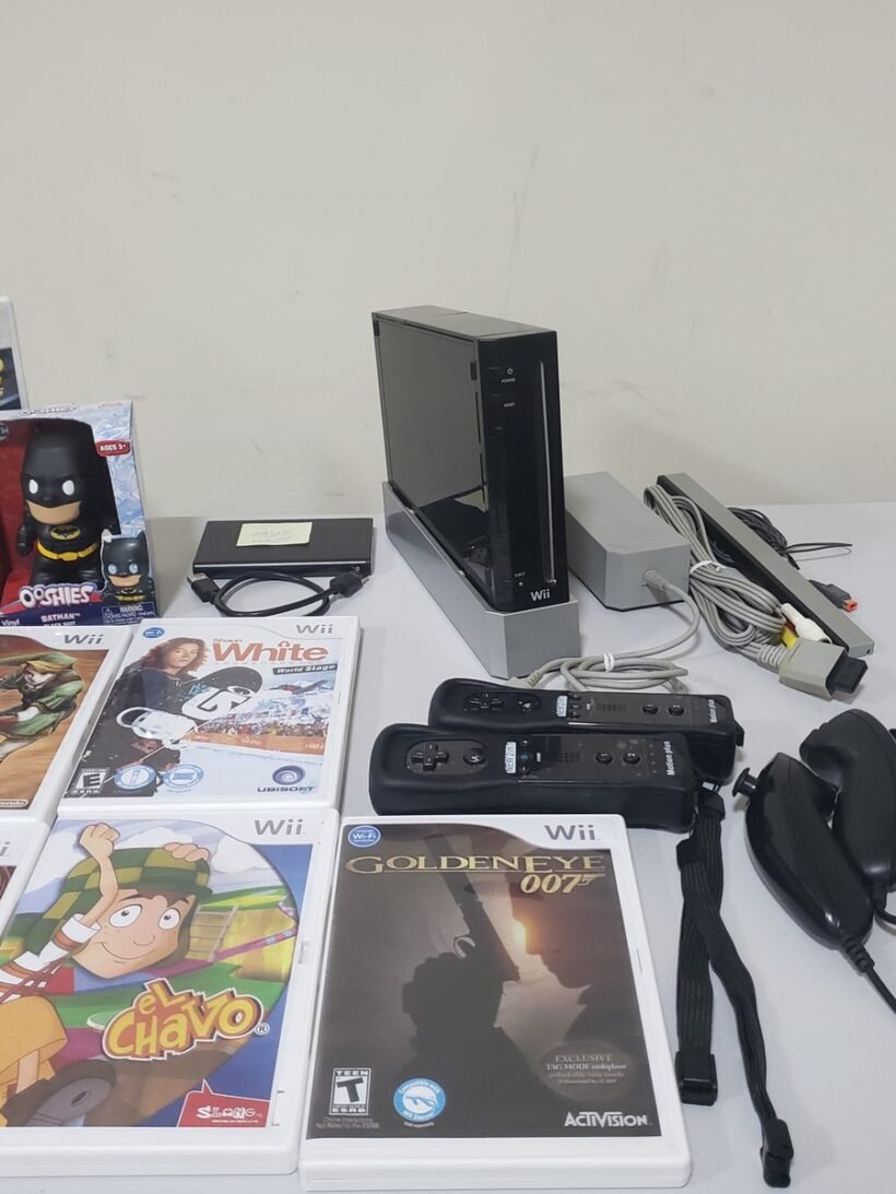 NINTENDO WII PRETO + 2 CONTROLES + 2 NUNCHUK + SDCARD 32 GB + HD 1 TB (VÁRIOS JOGOS)