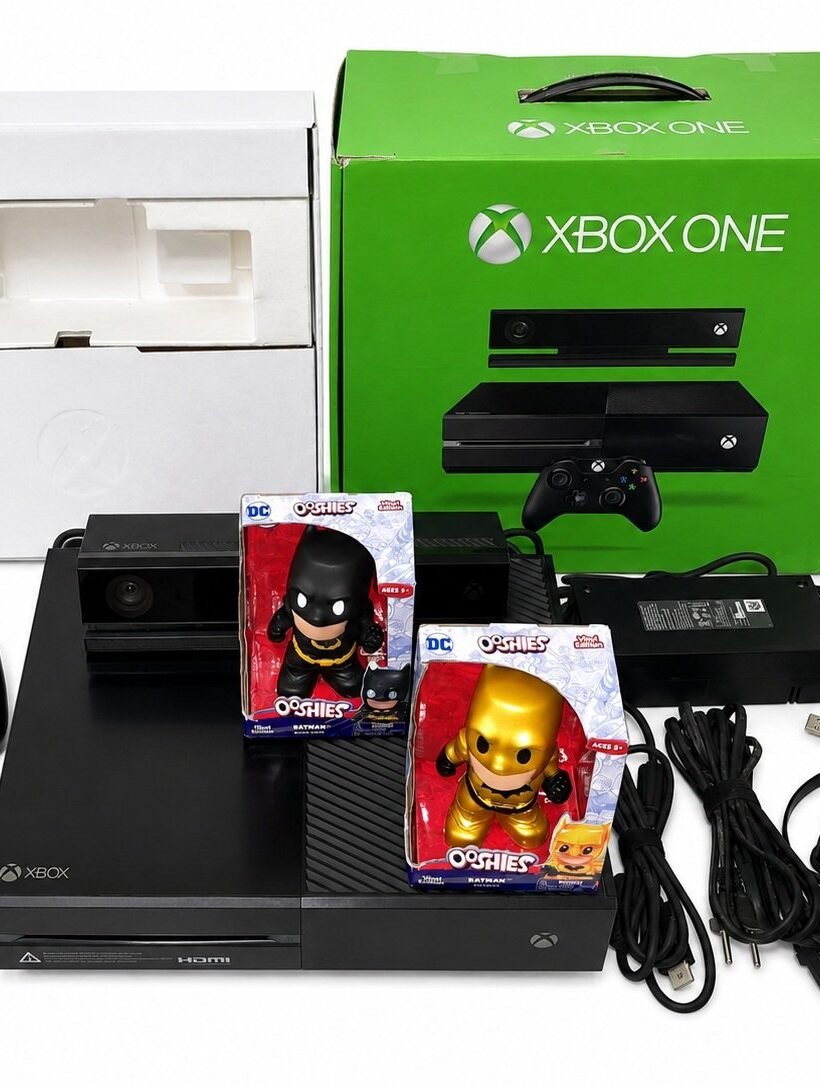 XBOX ONE FAT + CAIXA + BERÇO + CONTROLE + 2 BONECOS BATMAN + JOGO BATMAN